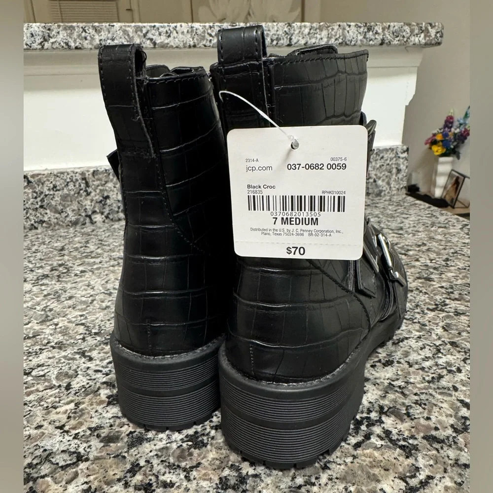 Arizona Jean Co. Croc Buckle Booties - Picture 5 of 6